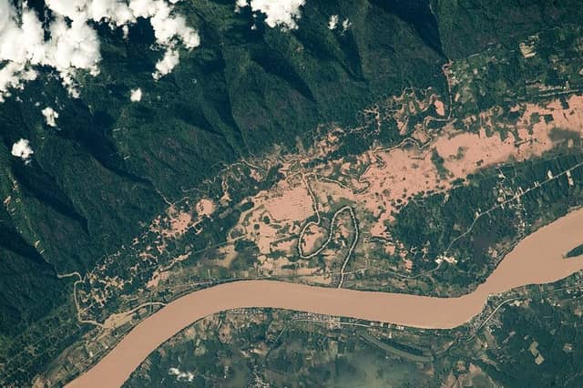 Trường học mở cửa nhưng phụ huynh Cuba vẫn phải tự tìm giáo viên riêng cho con
