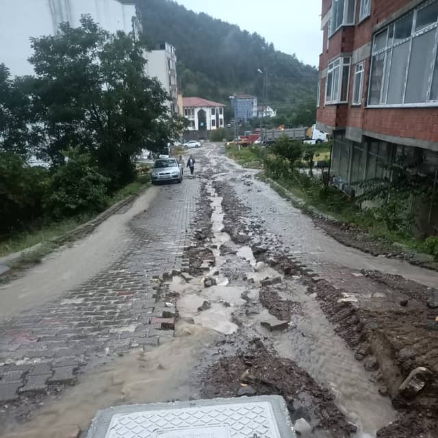 Mưa to gây ngập hơn 150 nhà tại huyện Cide, Kastamonu, Thổ Nhĩ Kỳ
