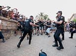 Cảnh sát chống bạo động đối đầu biểu tình phản đối du lịch quá tải tại Mallorca