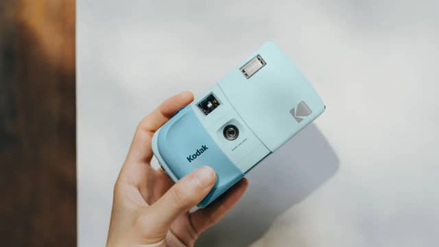 Kodak EC35: Máy ảnh phim 35mm nhỏ gọn, thân thiện với người mới bắt đầu