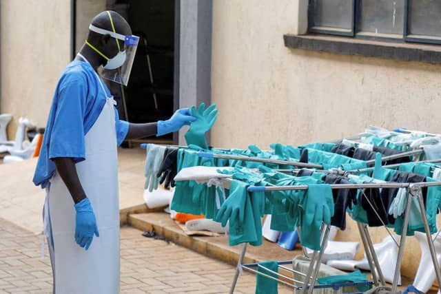 Uganda công bố hết dịch Ebola trong khi Congo vẫn đối mặt với dịch diễn biến nghiêm trọng
